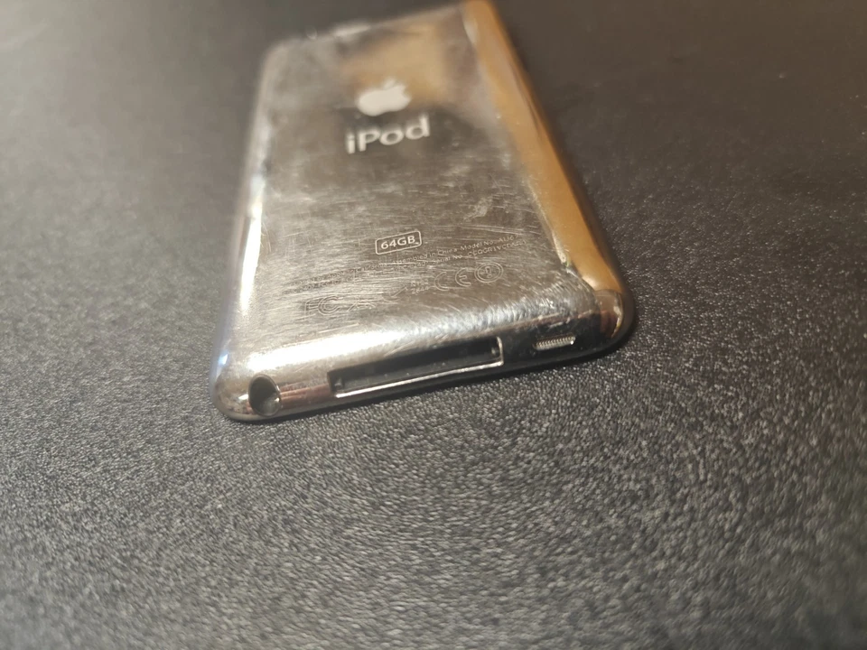 Apple iPod Touch 4th Generation 64GB White (FAULTY) W18-C19 - Image 4 of 4