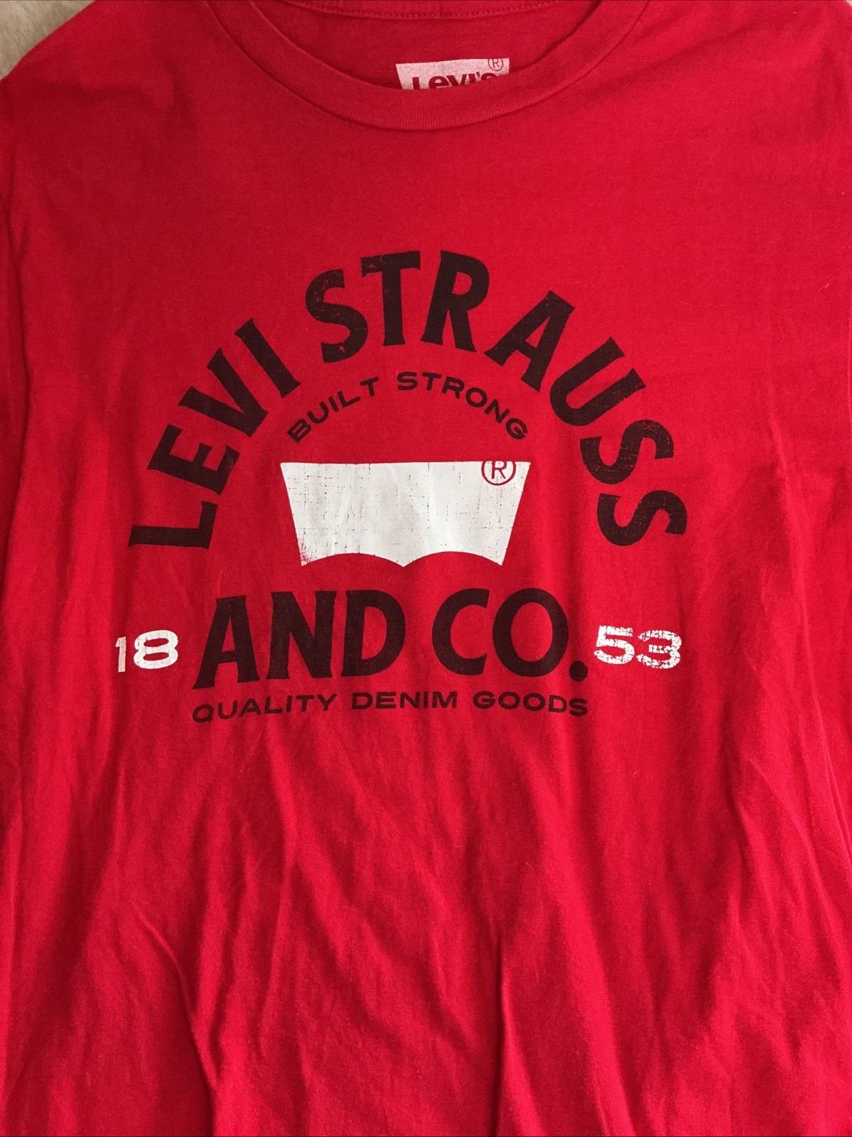 Mens Levi’s T Shirt Top Red Writing Size Medium Classic Casual image 2