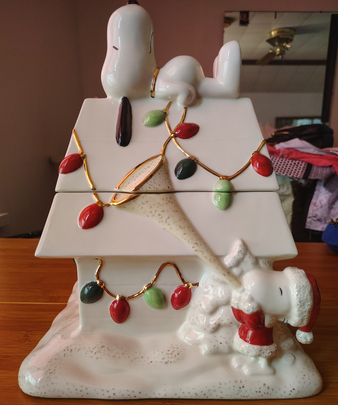 Lenox Snoopy Christmas ceramic Cookie Jar