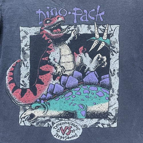 Camiseta De Colección Dino Pack Juvenil Gráfica Grande Talla Pequeña Dinosaurio Hecha en EE. UU. Años 90 - Imagen 3 de 7