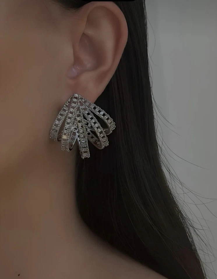 Pendientes para mujer enchapados en oro blanco con garra hechos con cristal de Swarovski joyería nupcial Foto 3 de 4