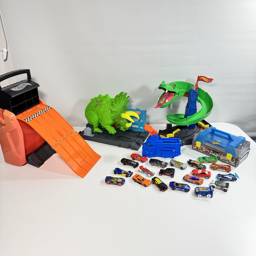 Hot Wheels Bundle City Cobra Smashing Triceratops Race Case Cars - Bild 18 von 18