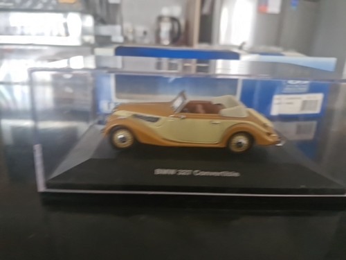 1:43 Scale Universal Hobbies BMW 327 Convertible - Brown and Beige 1576 - Picture 9 of 23