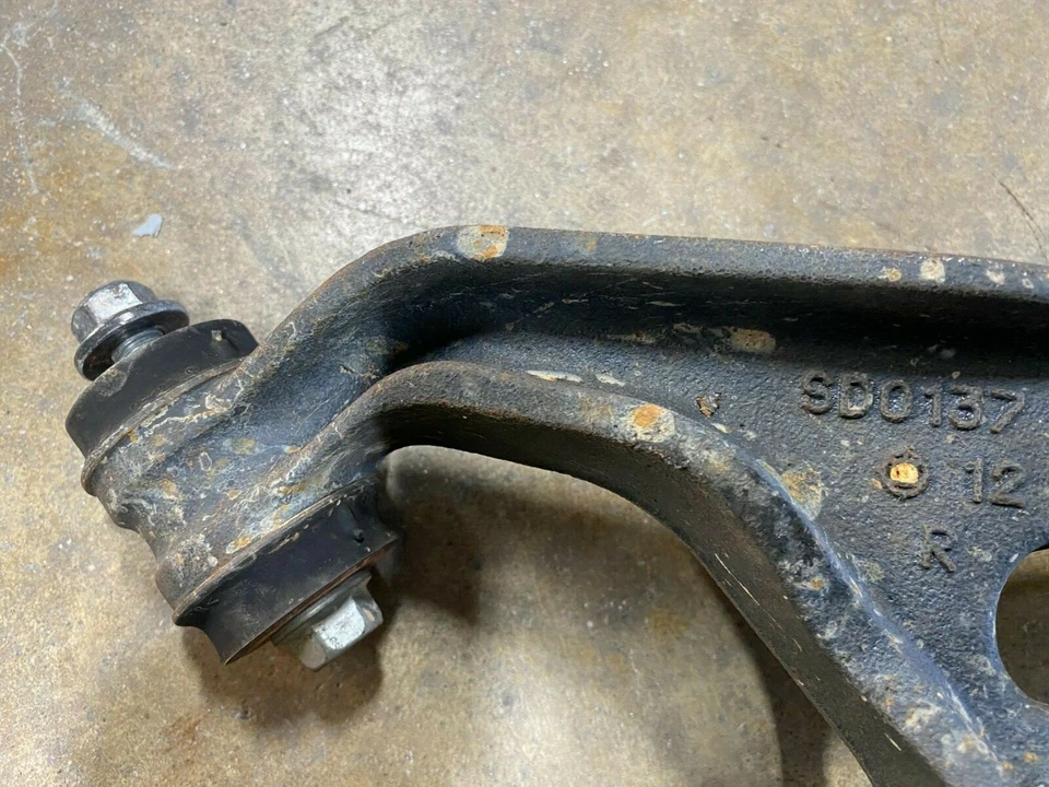 Оригинальный задний правосторонний верхний кронштейн рычага управления 2016 Scion FR-S RS 2.0 6828 - Изображение 3 из 4