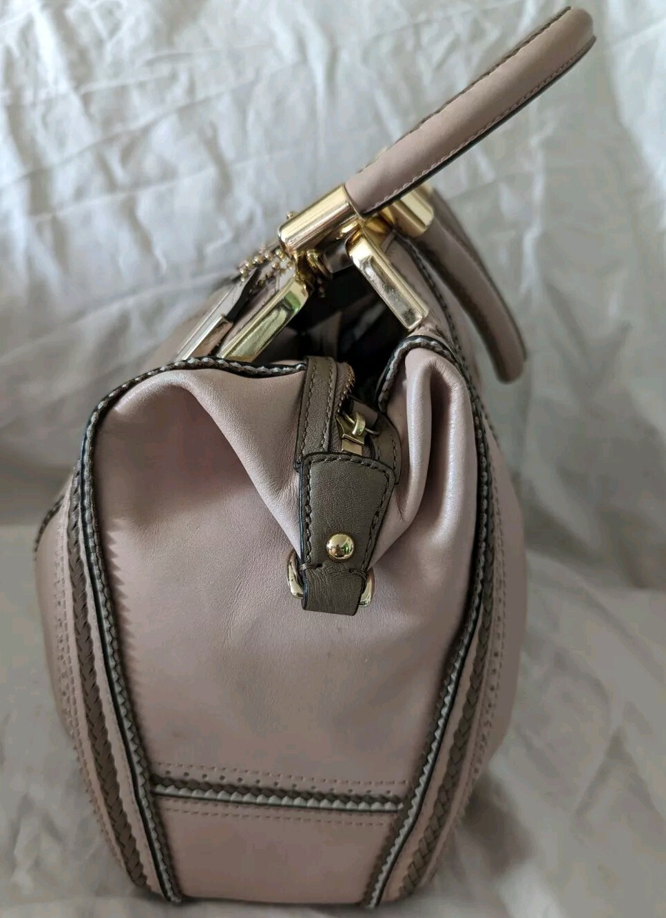 Picture 5 of 24