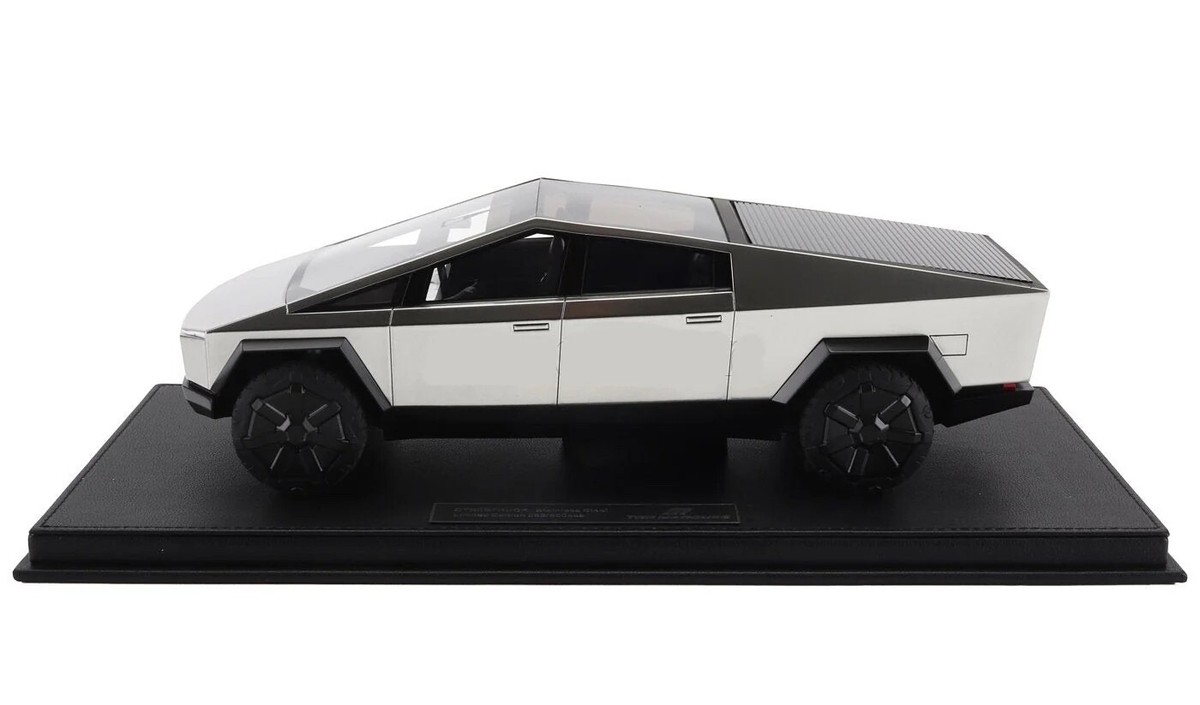 テスラ Tesla Cybertruck 1:18スケール ダイキャスト 新品 1/18 TESLA Cybertruck 2023 China TESLA Dealer model True 1