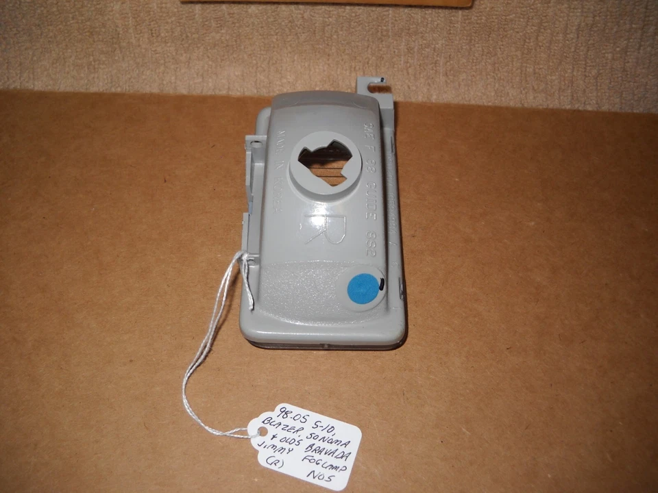 Nuevo de Lote Antiguo Chevy 2002-2009 GMC Jimmy Envoy 2006-2009 Pontiac Solstice Lámpara de Respaldo Como Nueva Foto 2 de 2