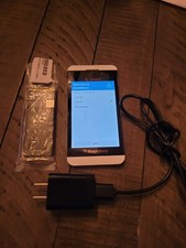 BlackBerry Z10 - 16GB - White Unlocked Smartphone