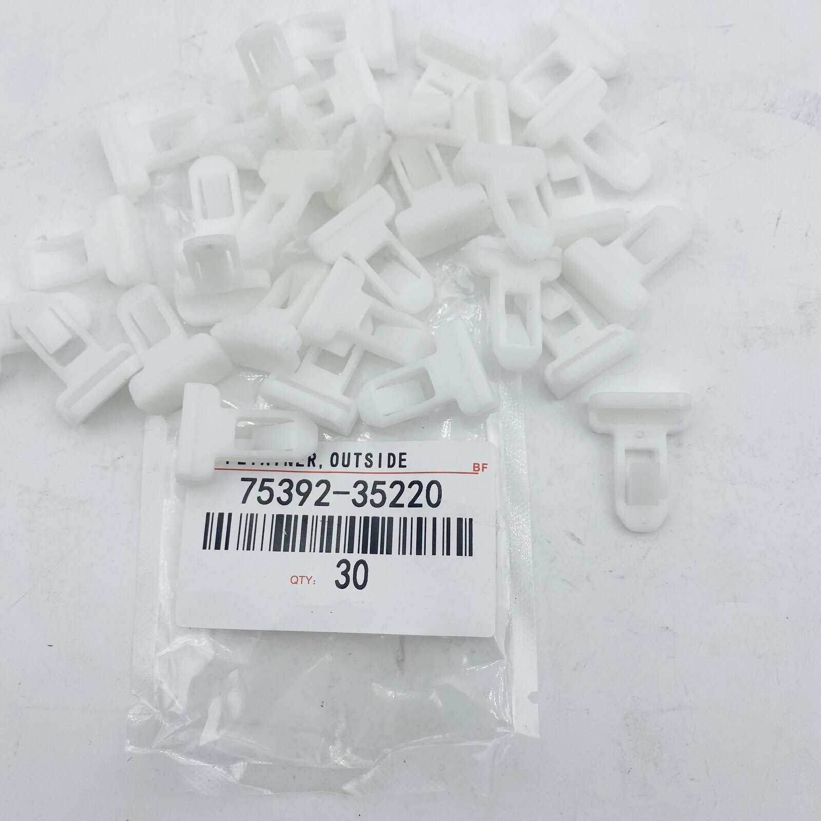 Front & Rear Spoiler Moulding Clips Bumper Retainer 75392-35220 For Toyota 30Pcs