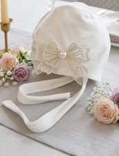 Baby M&uuml;tze M&auml;dchen Taufm&uuml;tze Wei&szlig; Schleife Bindem&uuml;tze Gr. 38 42 0-6 Mon elegant