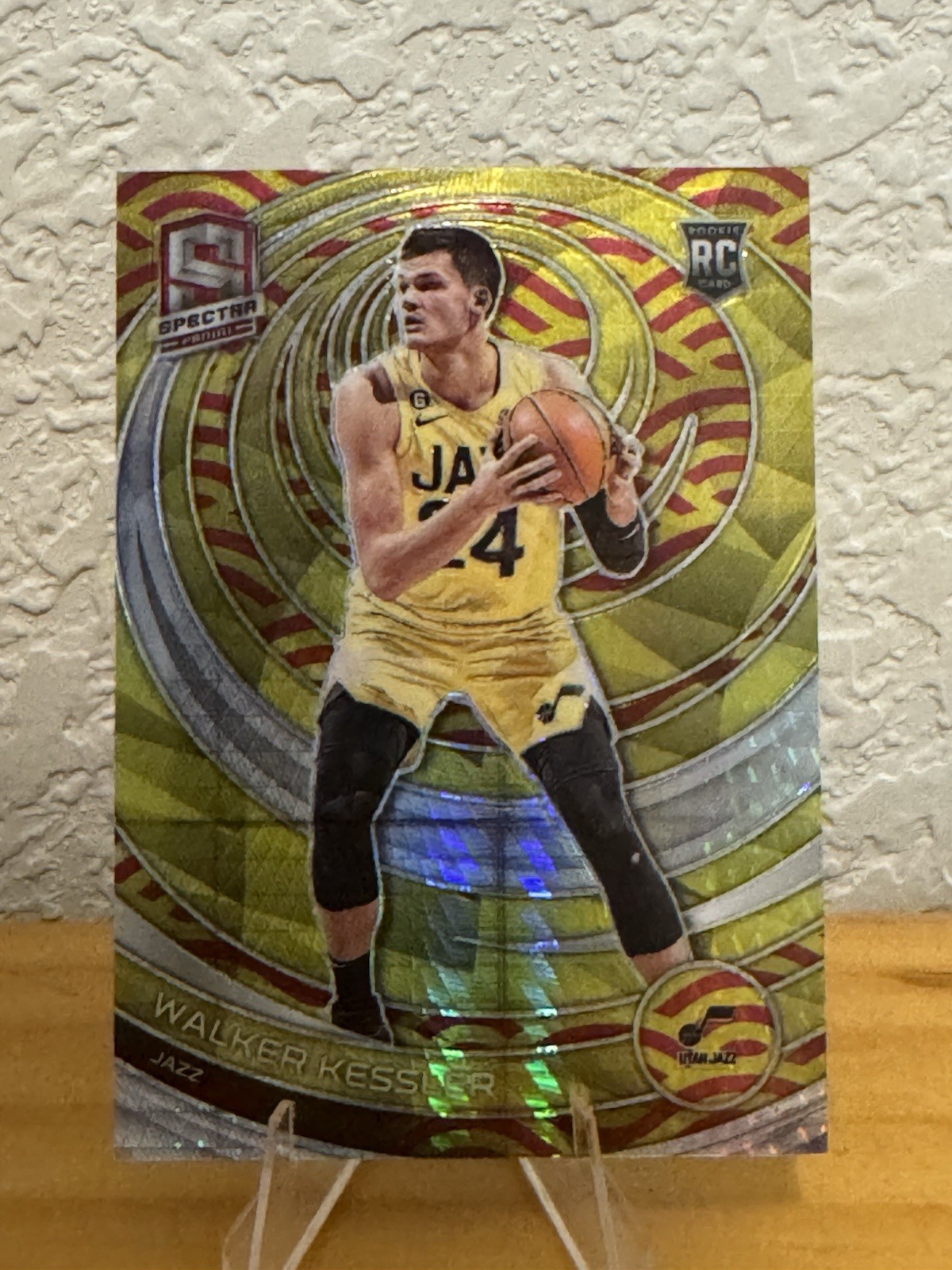22-23 Panini Spectra - Rookie Walker Kessler #179 Asia Red & Yellow Prizm /75 RC