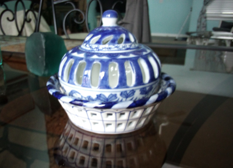 Silvestri Potpourri Incense Porcelain Burner 3 pc candle holder blue white China