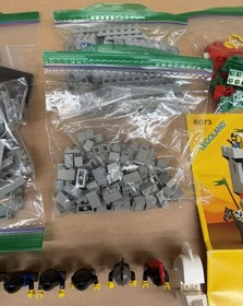 LEGO Castle 6073 Knight's Castle 6 Minifigures 408 Pieces No Box Pre-Owned