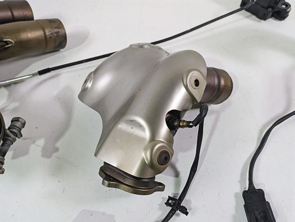 Комплект труб и сервоприводов выпускного коллектора 2013 Ducati Hypermotard 821 SP 57013292B - Изображение 4 из 4