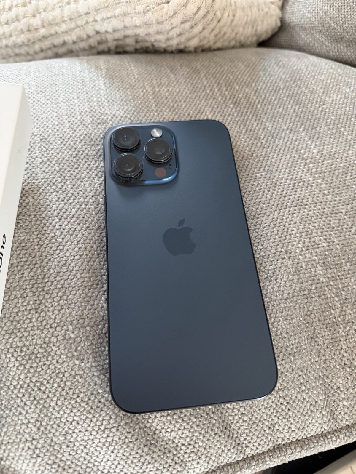Apple iPhone 15 Pro Max. Unlocked. 256GB. 88% Battery Health. Titanium Blue