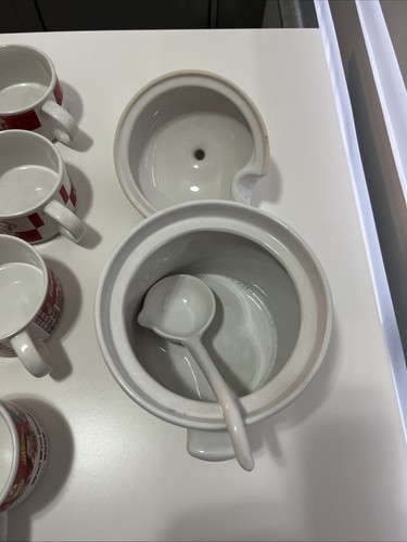 Vintage 90's Campbell's Soup Kids In Garden Tureen, Lid, Ladle, & 5 Mugs - Picture 5 of 6