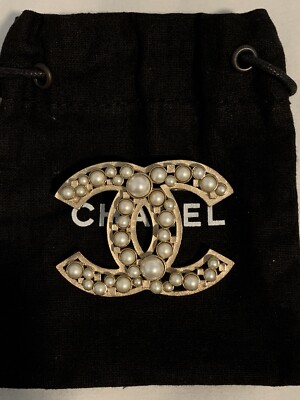 Only 1 New Signed CHANEL Large CC Logo RARE Faux Pearl Gold Pin