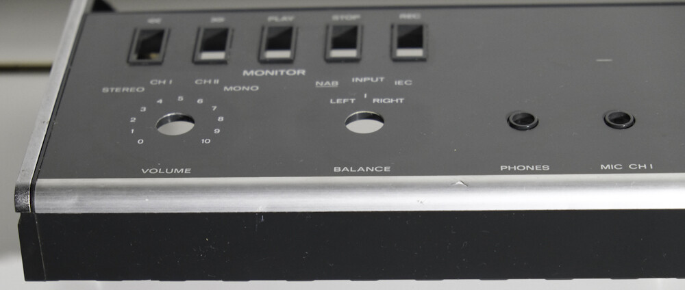 Façade de devant Métal, Revox A77 | UK