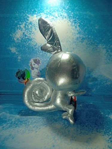 Muñeco de Peluche Pokemon Sobble 25 Aniversario Celebración 8" Plata Metálico Metal - Imagen 3 de 4