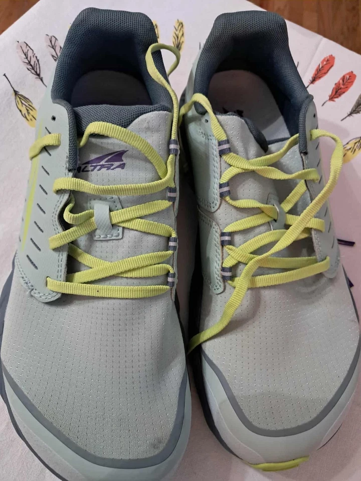 Zapatos deportivos con cordones Altra Superior 5 para mujer talla 10,5 (gris/como nuevos) Foto 2 de 4