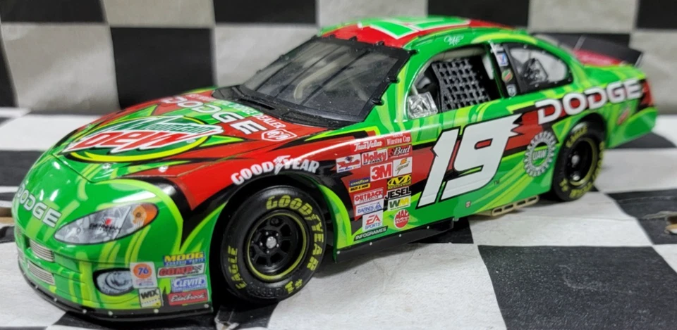 Action MAC Tools Exl. #19 Jeremy Mayfield Mtn Dew 1:64 scale 2006 Dodge Intepid - Image 3 of 4