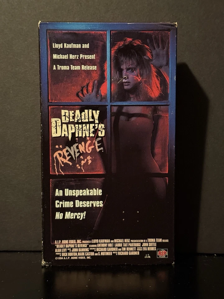 Deadly Daphne’s Revenge VHS RARE Horror VHS AIP Troma Vintage Horror HTF OOP - Image 2 of 4