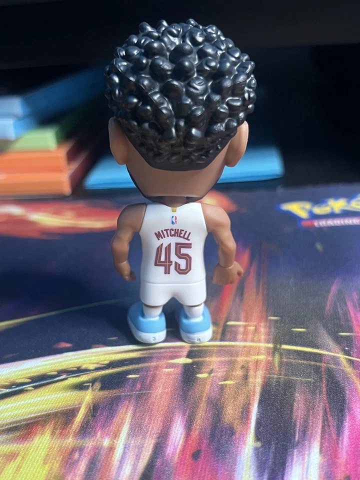 DONOVAN MITCHELL - Cleveland Cavaliers - Blanco - FIGURA ZURU NBA BALLERS Foto 2 de 3