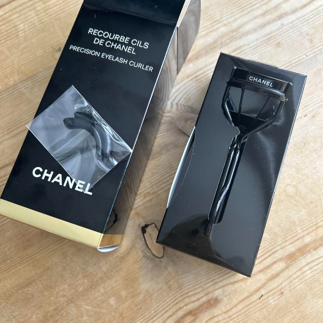 ラグジュアリー【CHANEL】ビューラーLe Recourbe Cils de Chanel CHANEL Recourbe Cils De Chanel Precision Eyelash Curler