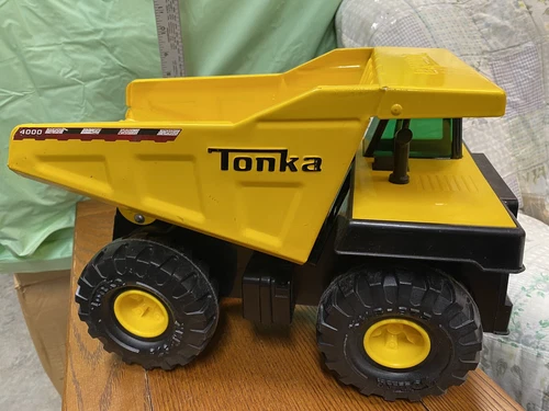 Hasbro TONKA Dump Truck 4000 Metal Pressed Steel Large Yellow