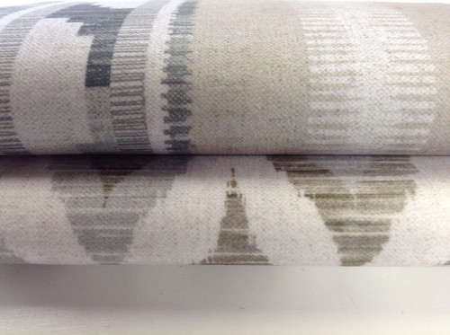 Tapicería ciega de tela a rayas Berlin IKat terciopelo suave gris plateado - Imagen 7 de 7