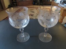 Trawiony szklany kielich wzór motyl i kwiaty - zestaw 2 szt.