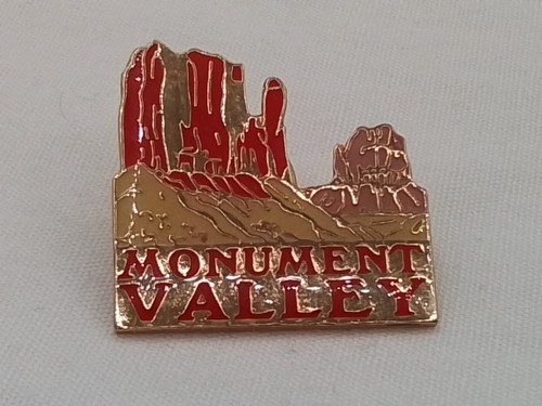 MONUMENT VALLEY NAVAJO NATION RESERVATION ARIZONA NATURE TOURIST HAT LAPEL PIN