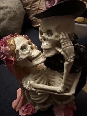 Wedding Bride and Groom Skeleton Embracing figurine- Lovers