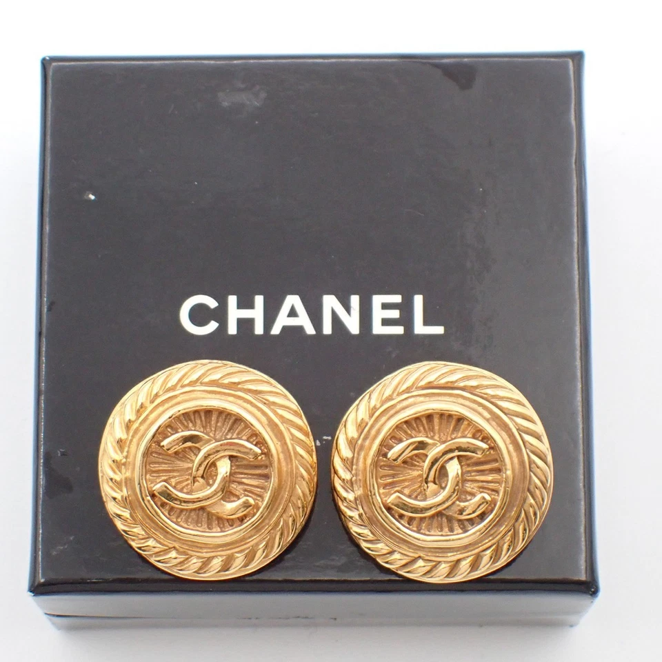 CHANEL CC Logo Round Button Earrings Clip-On 93 P Gold France Vintage 80RF530