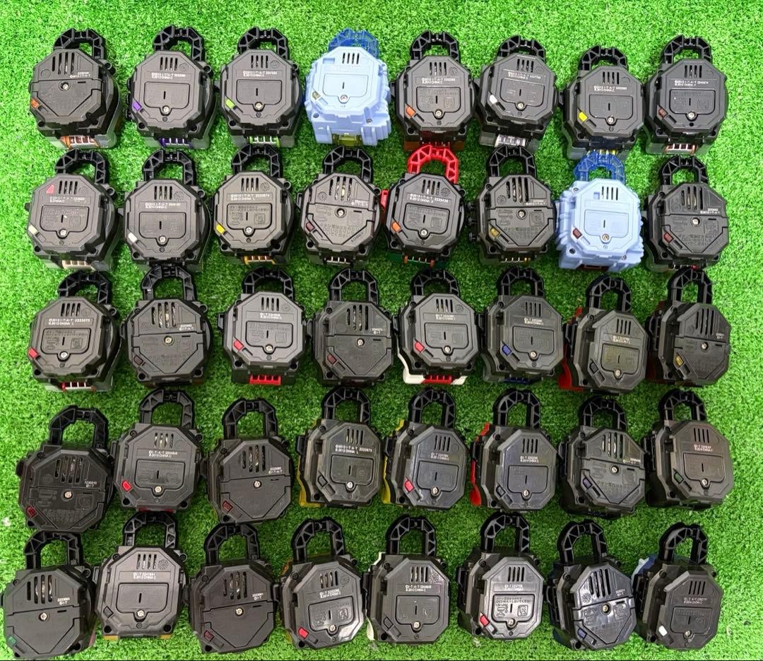 Kamen Rider Gaim DX Sengoku Driver with 40 Lockseeds Bandai