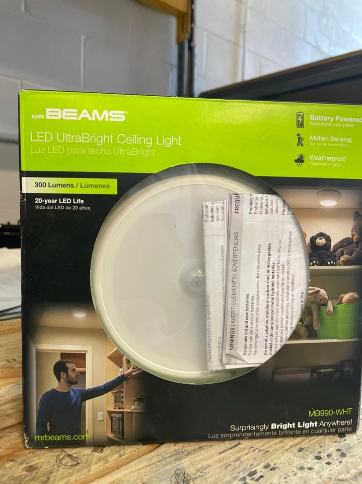MR BEAMS 300 Lumen LED Battery Powered Motion Sensing Light MB990-WHT - Image 2 of 4