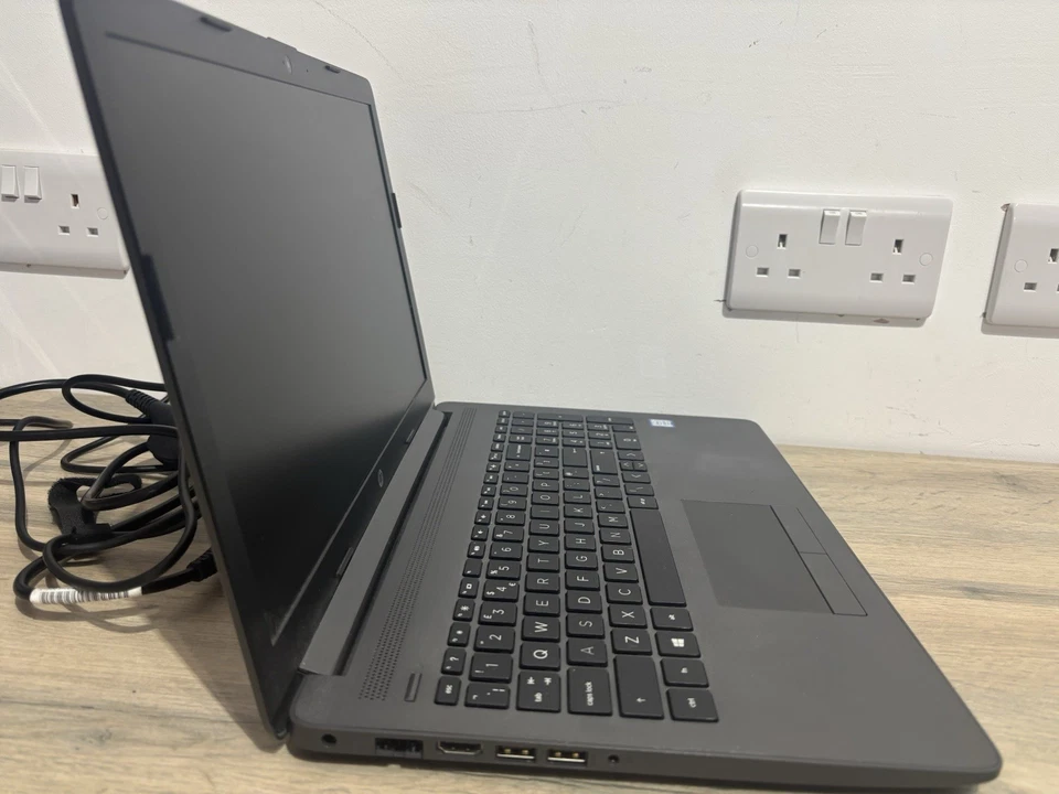 HP Notebook 250 G7 - Intel Core i3 - 4GB RAM - 1TB HDD - 120GB SSD - Win 11 - Image 4 of 4