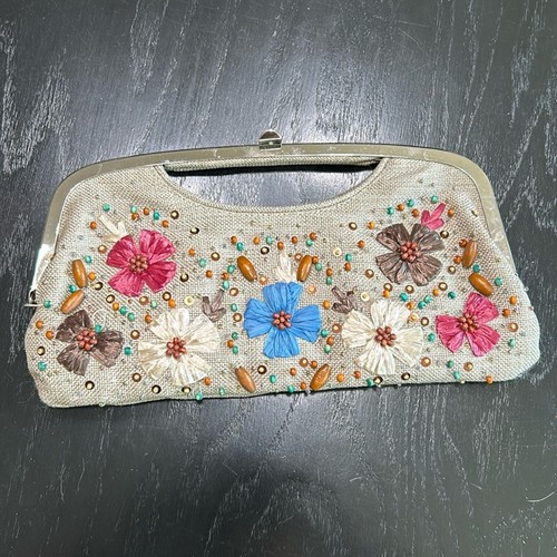 Hype- Vtg Y2K bag- beige silver- some wear- beading flowers clutch