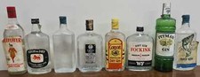 COLLECTION OF 8 BOTTLES OF GIN. MULTIPLE BRANDS. ENGLAND. CIRCA 1970.