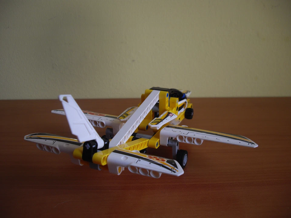 LEGO Technic 42044 Display Team Jet, foto 3 de 5