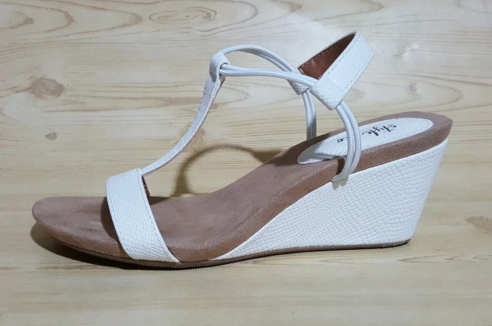Style & Co Wedge Ankle Strap Open Toe White Womens Sandals Size 6 M - Image 2 of 4