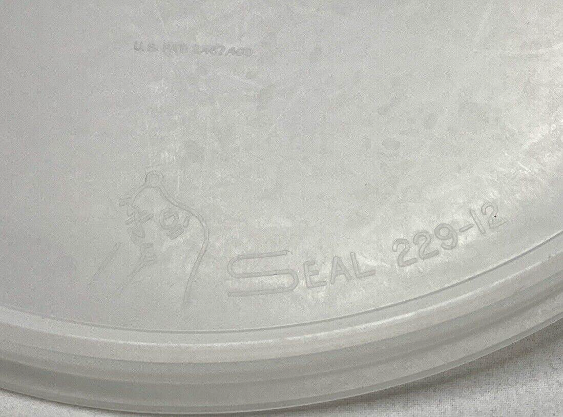 VTG Tupperware White Suzette 608-11 w/Tupper Seal Clear Lid 229-12