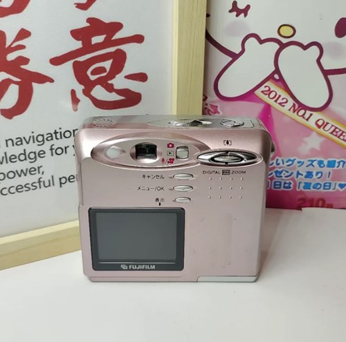 Fujifilm FinePix 30i 2.3MP Compact Digital Camera 2.5x Zoom MP3 Player Gift - Picture 2 of 9