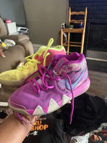 Size 4y Nike Kyrie 4 Confetti