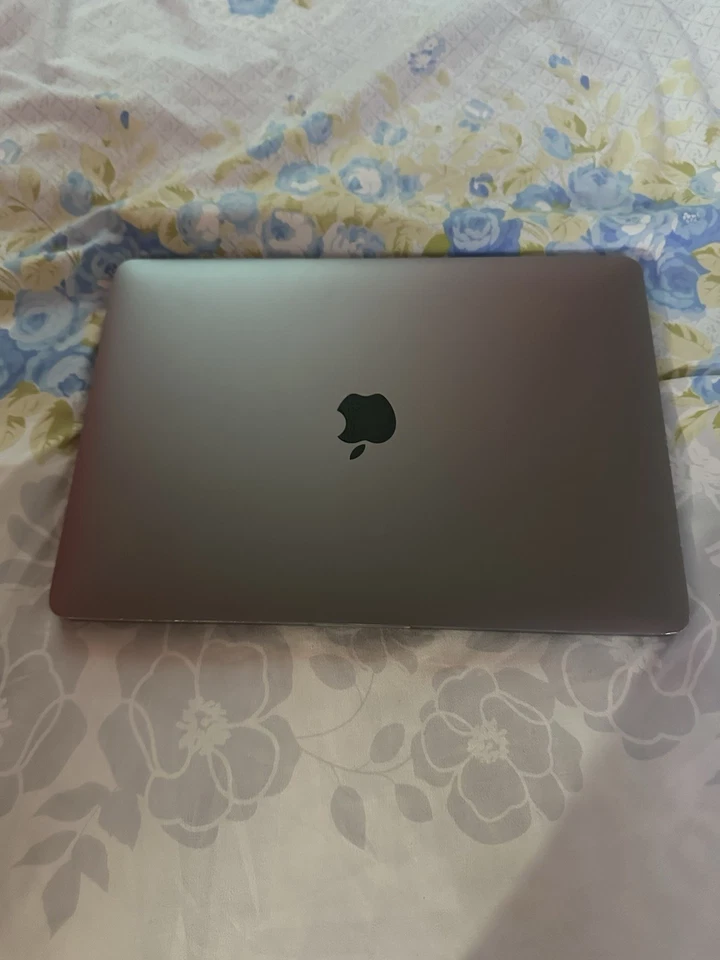 Apple MacBook Pro 13,3 pulgadas Foto 2 de 4