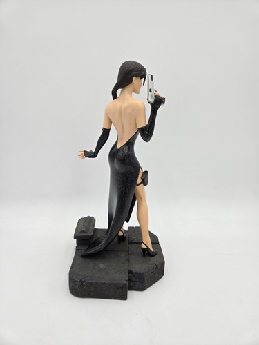 Statua Varner Tomb Raider vintage 2002 Lara Croft in abito da sera nero 1404/3500 - Foto 2 di 8
