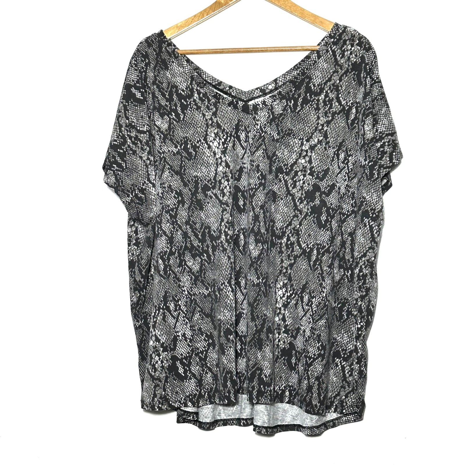 Cato Shirt Women's Size 22/24 Snake Print V Neck Short Sleeve Pocket Lightweight