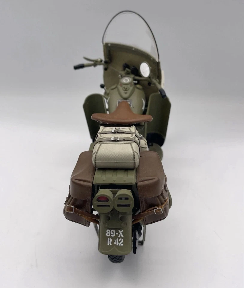 Franklin Mint Harley Davidson 1942 WLA War Motorcycle  W/ Accessories 1:10 Scale - Image 4 of 4