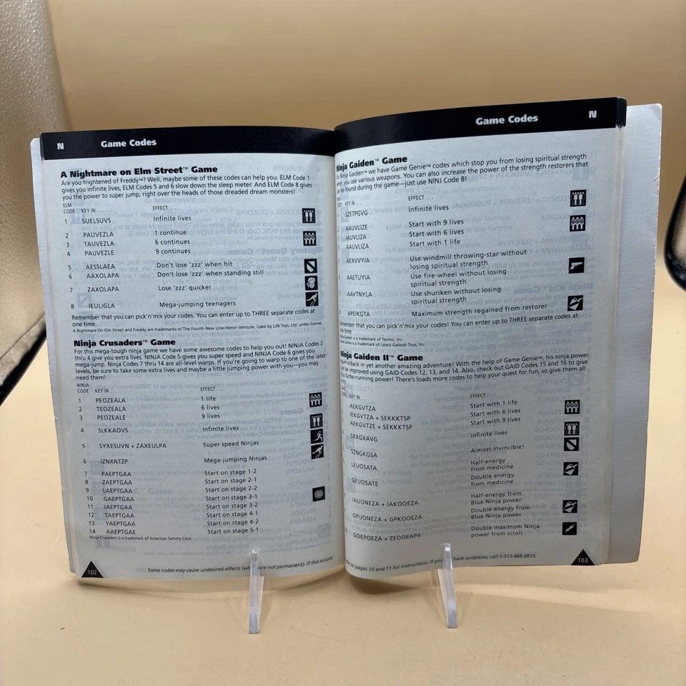 Libro de códigos potenciador de videojuegos Game Genie en muy buen estado NES Book Guide Foto 3 de 4