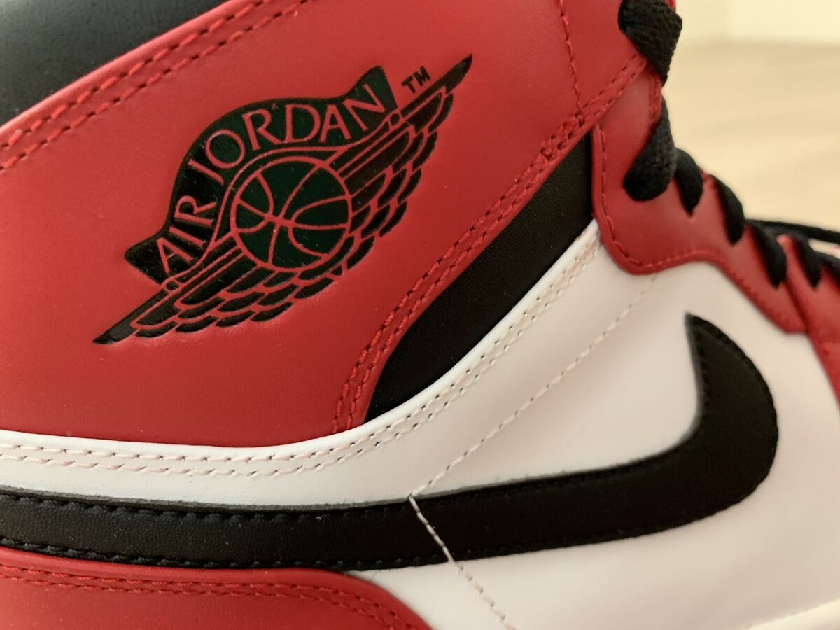 Nike Air Jordan 1 Retro High OG 2013 Chicago Size SIZE 11 Nike Air Jordan 1 Retro High OG 2013 Chicago Size SIZE 11